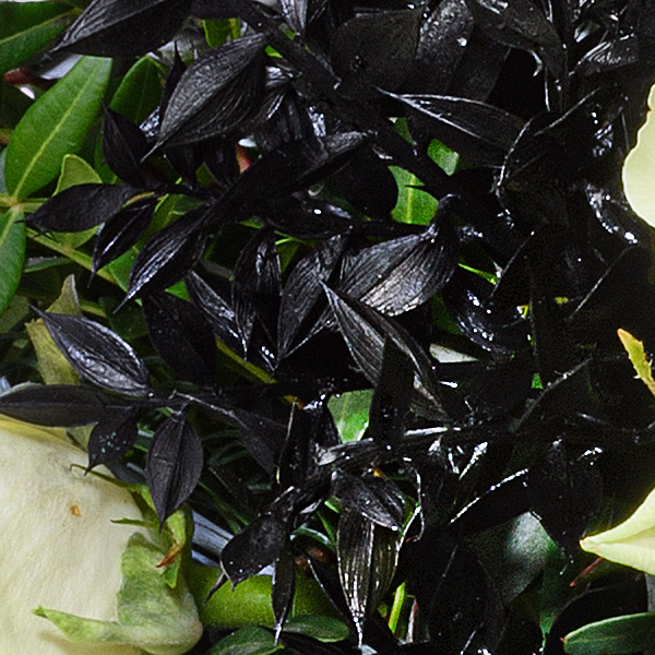 Trauerstrauß Tröstende Erinnerung mit Vase