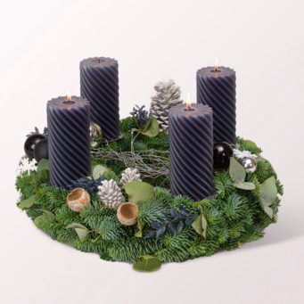 Big Anthracite Coloured Wreath (Ø 40 cm) with Halloren Balls