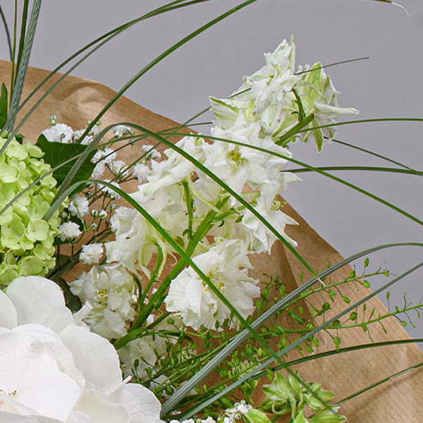 Flower Bouquet Blütentraum with Halloren Balls & vase