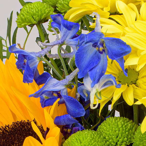 Blumenstrauß Sommerflirt mit Vase & Ferrero Giotto