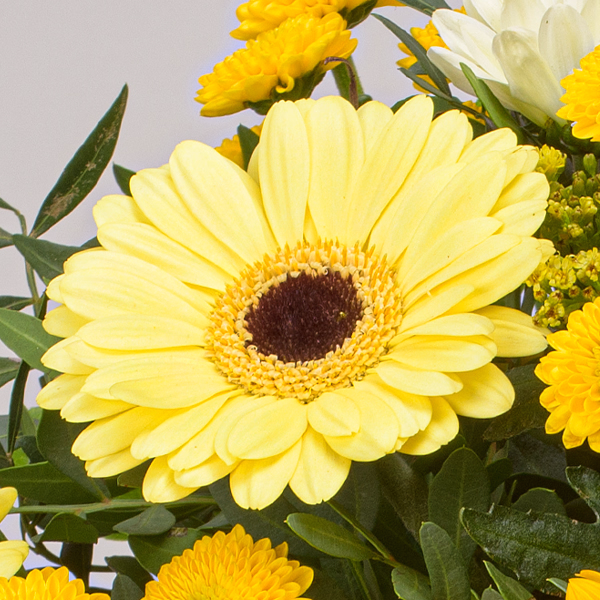 Blumenstrauß Sommertanz mit Vase & Ferrero Giotto