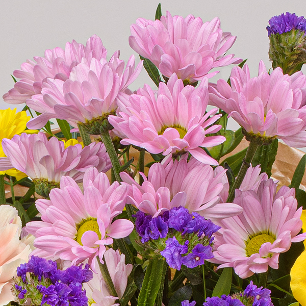 Blumenstrauß Sommerglück mit Vase & Ferrero Giotto