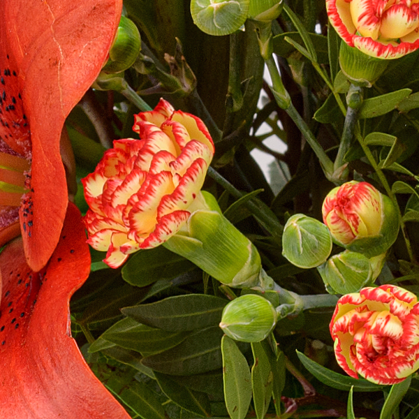 Blumenstrauß Symphonie mit Vase & Ferrero Giotto