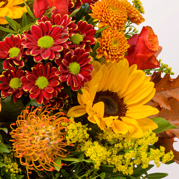 Premiumstrauß Herbstspiel mit Premiumvase & Halloren Kugeln