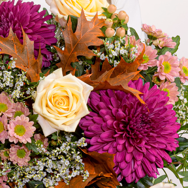 Premiumstrauß Gartenglück mit Premiumvase & Halloren Kugeln
