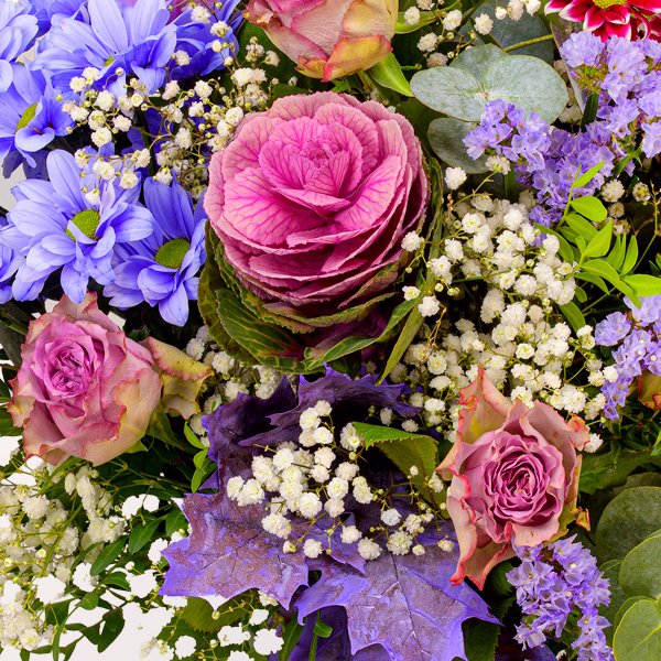 Premiumstrauß Glücklich mit Premiumvase & Halloren Kugeln