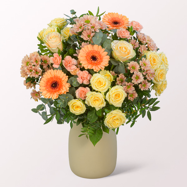 Flower Bouquet Zarte Grüße with Halloren Balls & vase