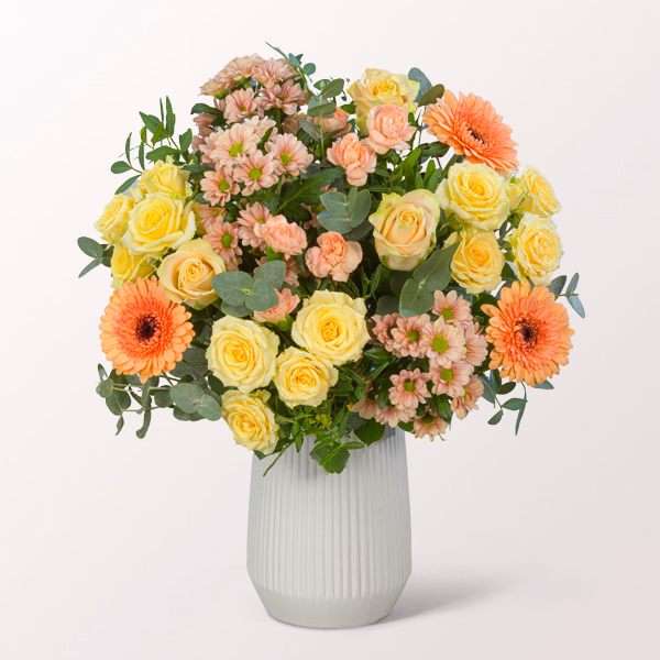 Blumenstrauß Zarte Grüße mit Vase & Ferrero Giotto