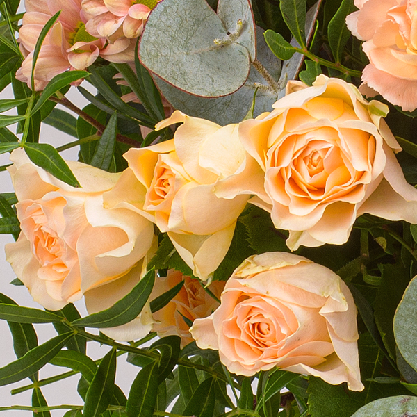 Blumenstrauß Zarte Grüße mit Vase & Ferrero Giotto 3er