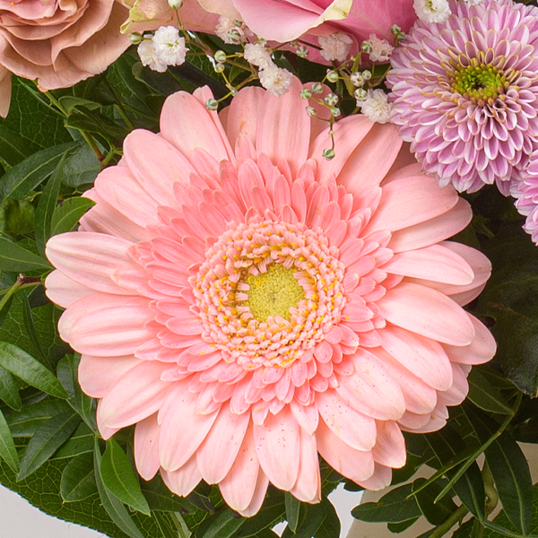 Blumenstrauß Alles Liebe mit Vase & Ferrero Giotto 3er