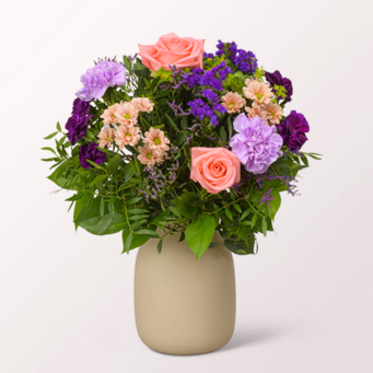 Blumenstrauß Von Herzen mit Vase & Ferrero Giotto 3er