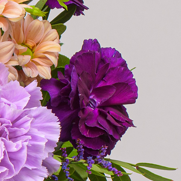 Flower Bouquet Von Herzen with vase & 3 Ferrero Giotto