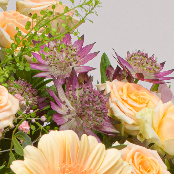 Blumenstrauß Sommerromanze mit Vase & Ferrero Giotto 3er