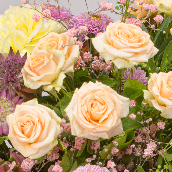 Blumenstrauß Sommerromanze mit Vase & Ferrero Giotto 3er