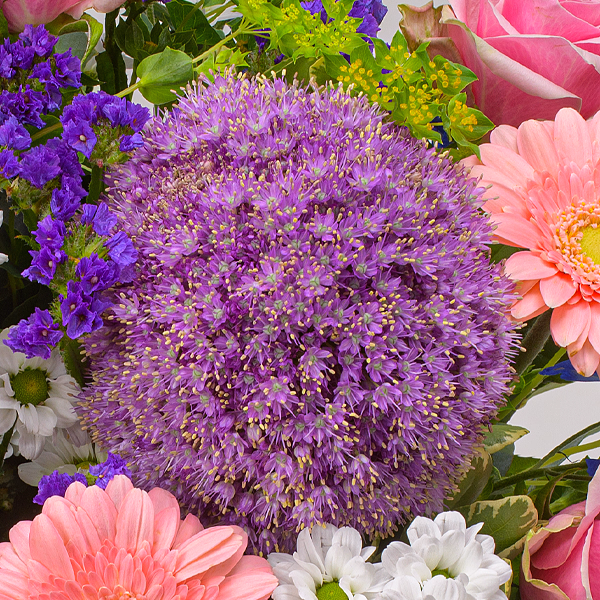 Blumenstrauß Herzlich mit Vase & Ferrero Giotto 3er