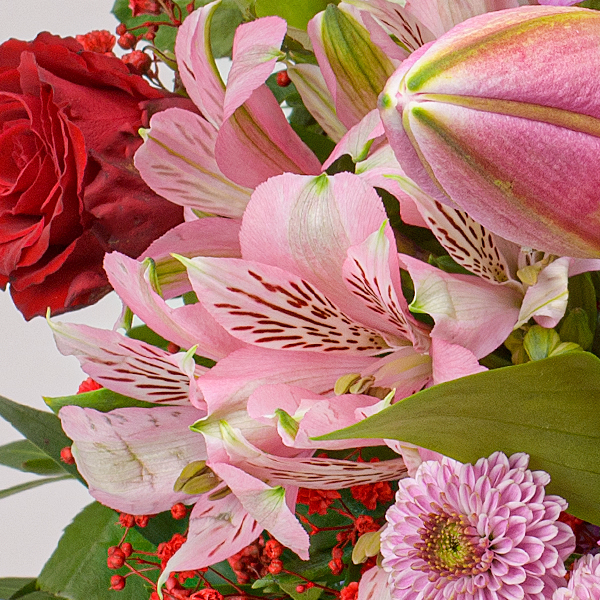 Blumenstrauß Für Mama mit Vase & Ferrero Giotto 3er