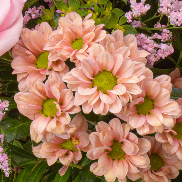 Blumenstrauß Lovely mit Vase & Ferrero Giotto 3er