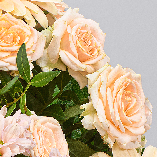 Flower Bouquet Liebevoll with vase & 3 Ferrero Giotto