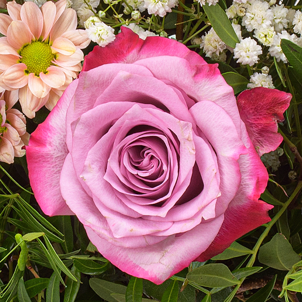 Blumenstrauß Blumenfreude mit Vase & Ferrero Giotto 3er