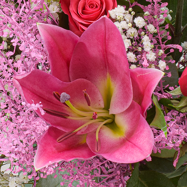 Blumenstrauß Die Beste mit Vase & Ferrero Giotto 3er