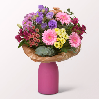 Blumenstrauß Superheldin mit Vase & Ferrero Giotto 3er