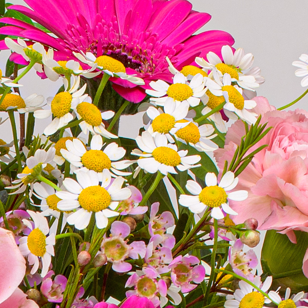 Blumenstrauß Herzensgruß mit Vase & Ferrero Giotto 3er