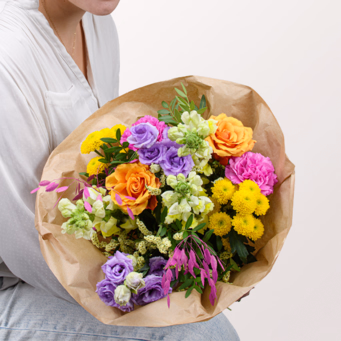 Blumenstrauß Sommerfeier mit Vase & Ferrero Giotto