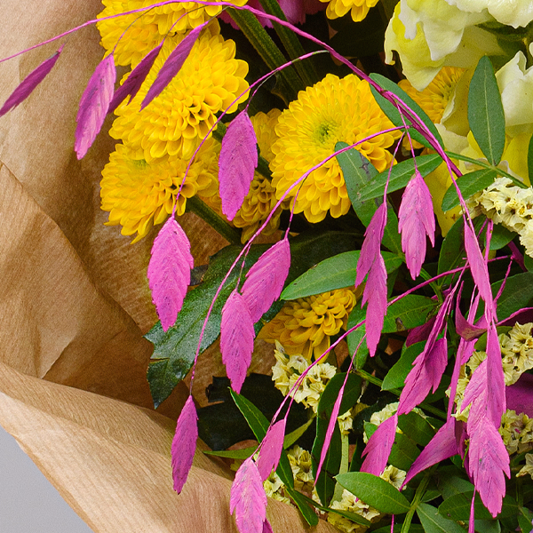 Blumenstrauß Sommerfeier mit Vase & Ferrero Giotto 3er