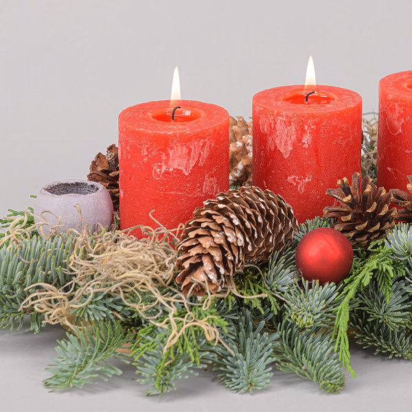 Christmas Arrangement Wintergrüße (32 x 12 cm) with Halloren Balls
