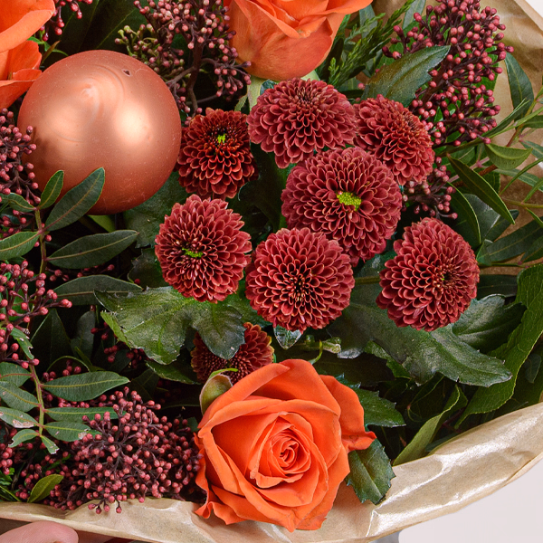 Blumenstrauß Winterzeit mit Halloren Kugeln & Vase