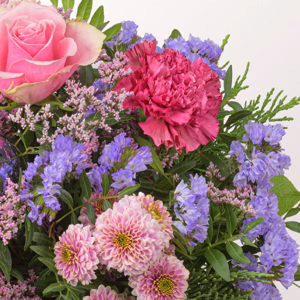 Blumenstrauß Winterglühen mit Halloren Kugeln & Vase