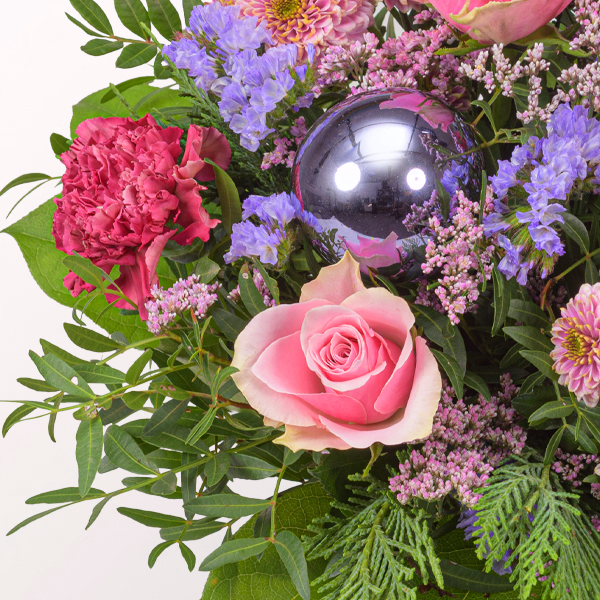 Blumenstrauß Winterglühen mit Halloren Kugeln & Vase