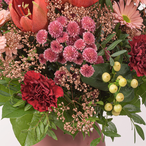 Blumenstrauß Wintertraum mit Halloren Kugeln & Vase