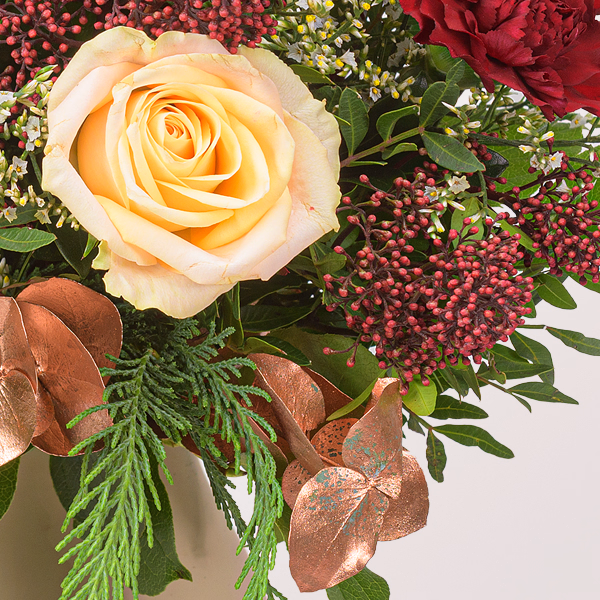 Blumenstrauß Winterromanze mit Halloren Kugeln & Vase