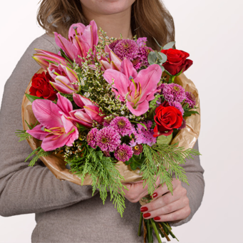 Blumenstrauß Weihnachtsromanze mit Halloren Kugeln & Vase
