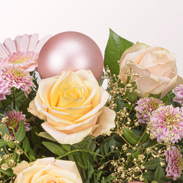 Flower Bouquet Wintersymphonie with Halloren Balls & vase