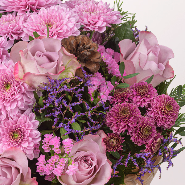 Blumenstrauß Weihnachtstanz mit Halloren Kugeln & Vase