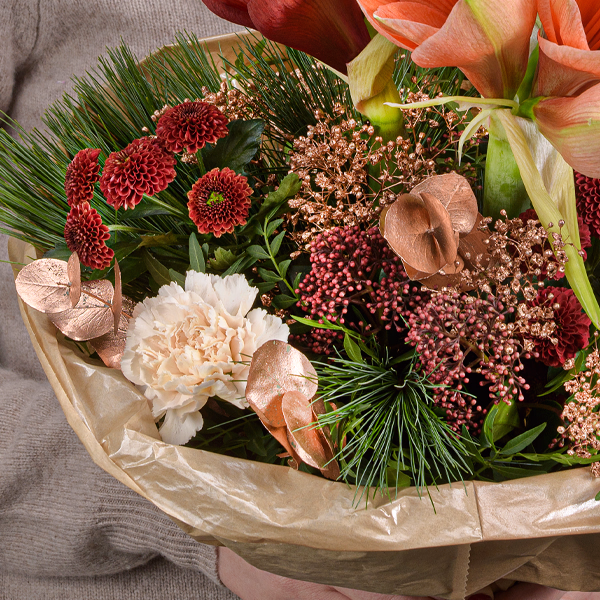 Flower Bouquet Winterfeuer with Halloren Balls & vase