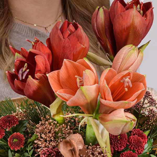 Flower Bouquet Winterfeuer with Halloren Balls & vase