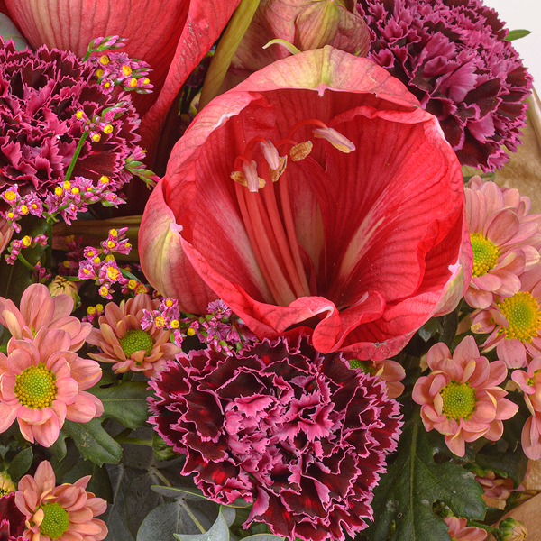 Blumenstrauß Winterfarben mit Halloren Kugeln & Vase