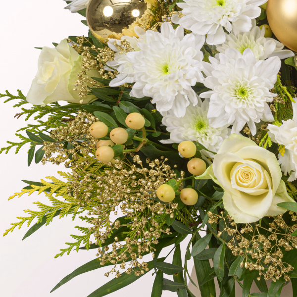 Blumenstrauß Schneezauber mit Halloren Kugeln & Vase