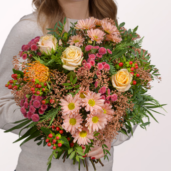 Premium BouquetWintersonne with Premium Vase & Halloren Balls