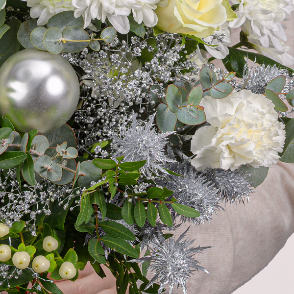 Premiumstrauß Snow White mit Premiumvase & Halloren Kugeln