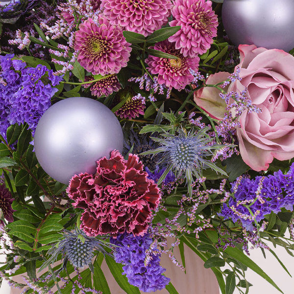 Premiumstrauß Weihnachtszauber mit Premiumvase & Halloren Kugeln