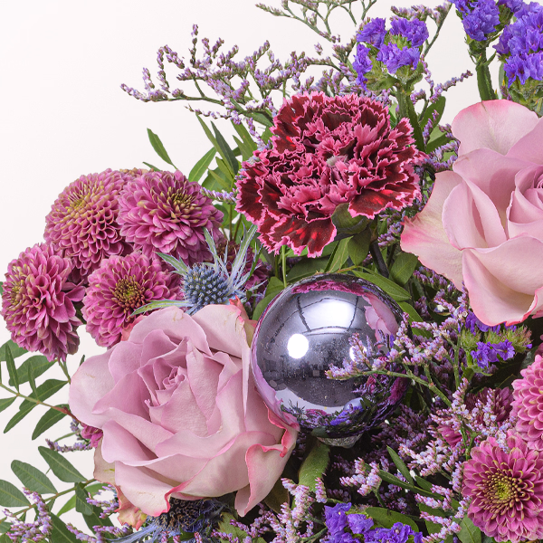 Premiumstrauß Weihnachtszauber mit Premiumvase & Halloren Kugeln
