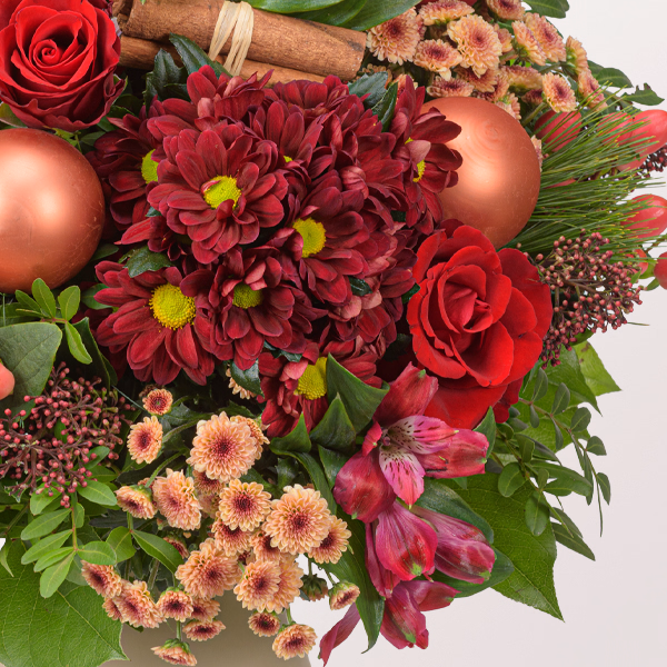 Premiumstrauß Weihnachtsglück mit Premiumvase & Halloren Kugeln