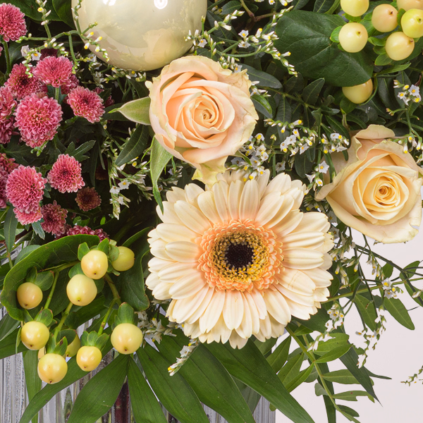Premium Bouquet Zauberhaft with Premium Vase & Halloren Balls