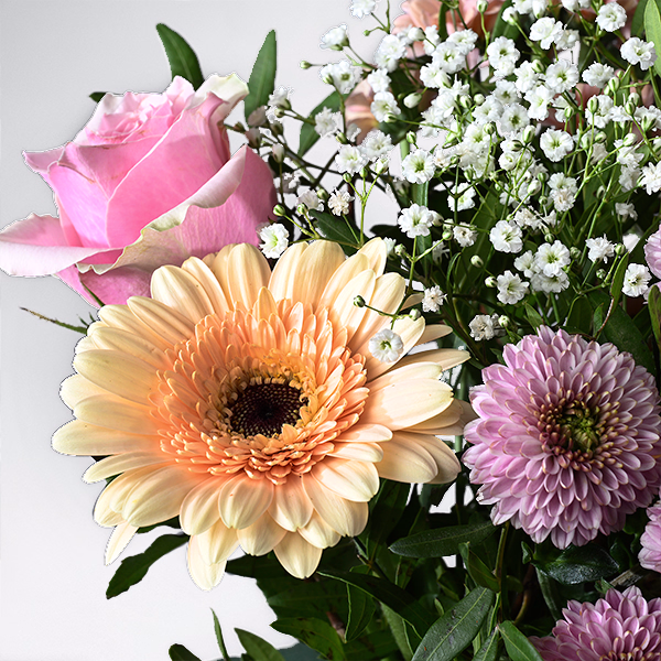 Strauß des Monats mit Vase